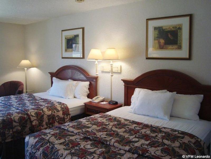 Hampton 3*